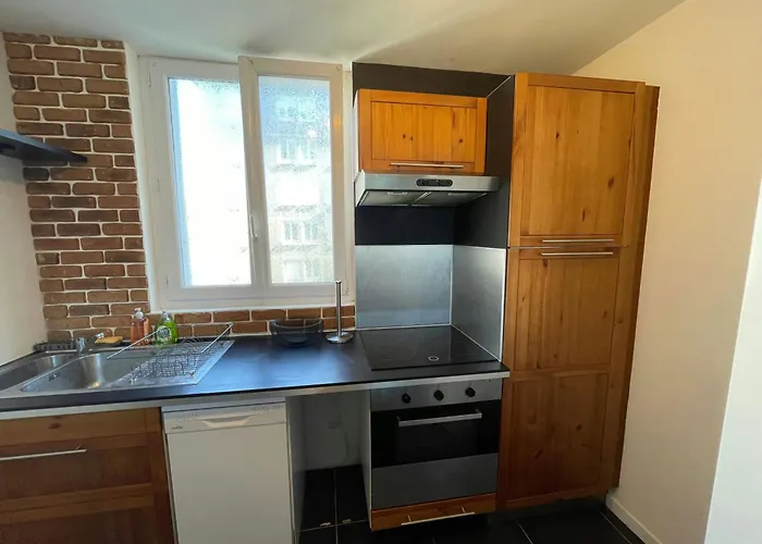 Levasion De - Pres Du Tram - 5 Voyageurs *